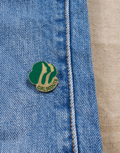Vintage Girl Scouts Lapel Hat Pin GS USA 1980 ( 2 x 2.2 )