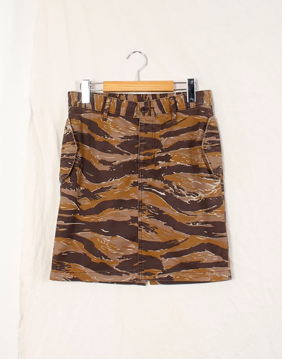 HYSTERIC GLAMOUR SKIRT ( MADE IN JAPAN, 27 inc )