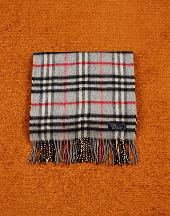 Burberrys of LONDON ( 100% CASHMERE, made in ENGLAND )