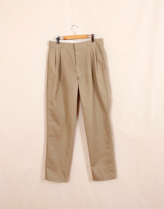 80&#039;s VTG Dickies Two Tuck Tapered Fit Trousers ( Made in U.S.A. , 32 X 32 )