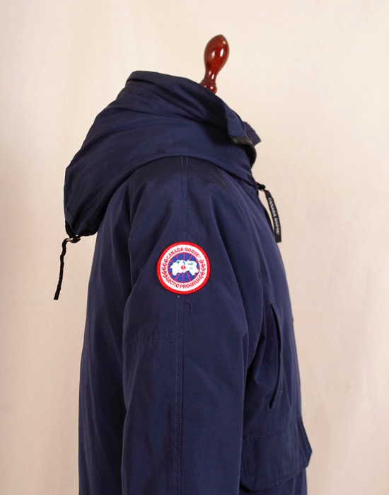CANADA GOOSE Chilliwack Down Bomber ( MADE IN CANADA, L size )