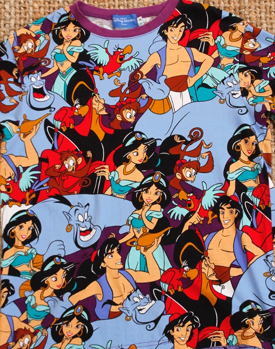 Disney RESORT  Aladdin Full Print T-Shirt ( M size )