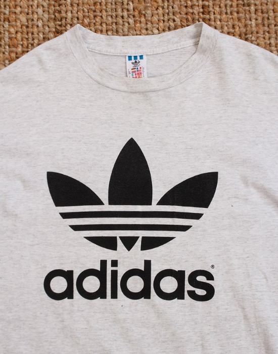90&#039;s Adidas Vintage Logo T-Shirt  (  SINGLE STITCH , Made in U.S.A. , M size )