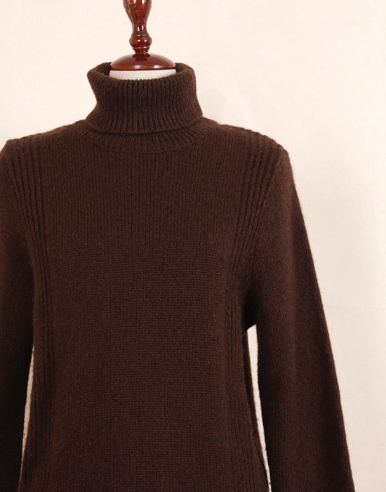 A.P.C  TURTLENECK KNIT ( MADE IN FRANCE, S size )
