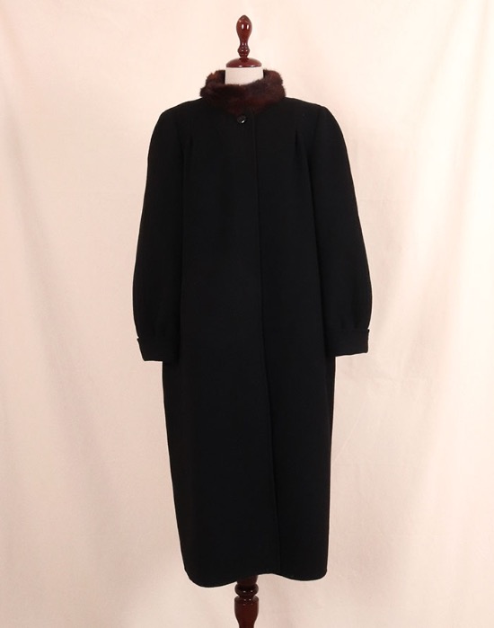 VINTAGE MADUSUN BLACK COAT ( M size )