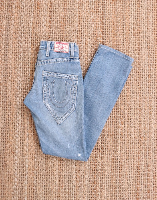 TRUE RELIGION BRAND JEANS  ( MADE IN U.S.A, 25 inc )