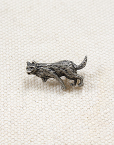 vintage Wolf pin (  1.5 X 2  )