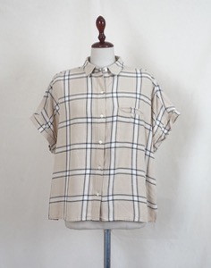 Levi&#039;s Check 1/2 Shirt ( made in INDIA , M size )