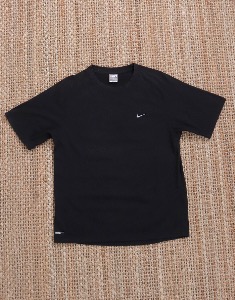 NIKE Small Swoosh Dry Fit T-Shirt (  Man&#039;s M size  )