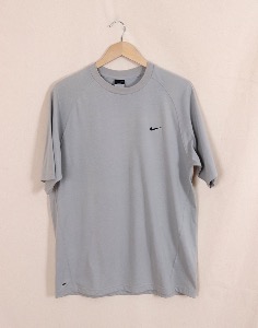 NIKE Small Swoosh Dry Fit T-Shirt (  Man&#039;s XL size )