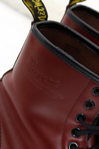 Dr Martens 8hole boots (  5 size )